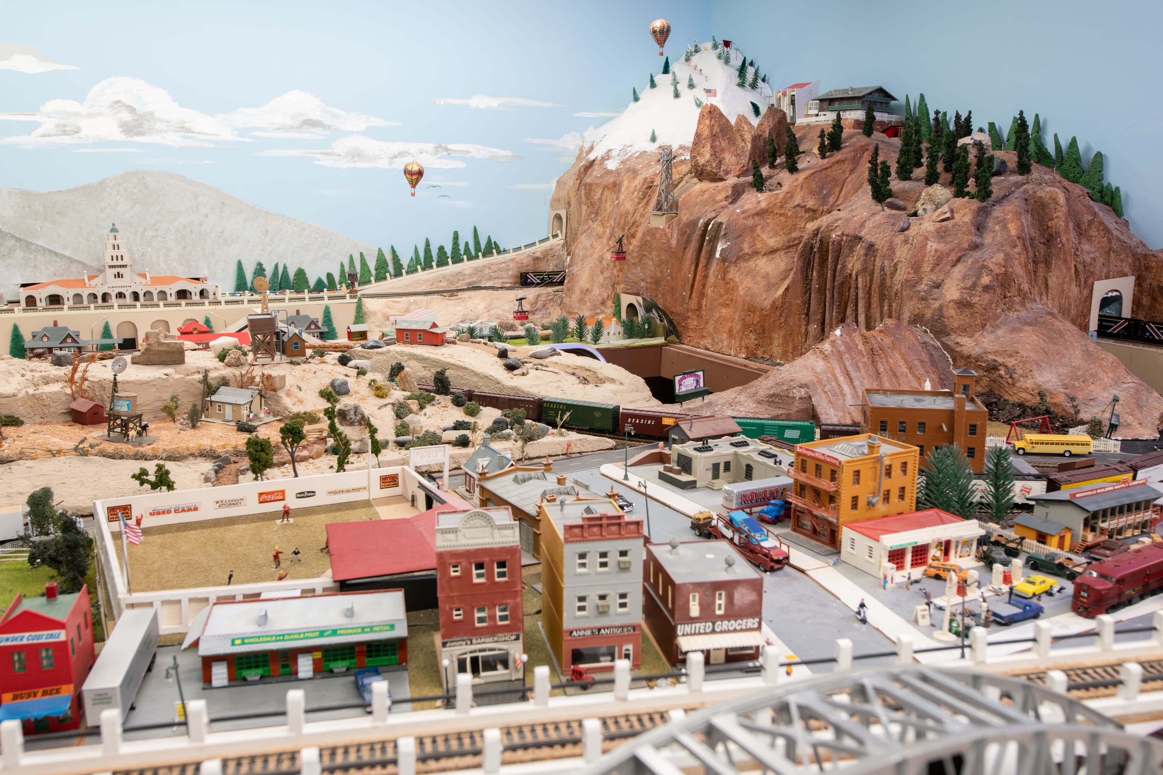 Trains at La Vida Llena